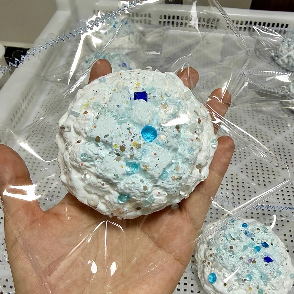 559018 Yuyu Squishy Blue Pineapple Bun - Cosmetic Defect (Ultra-Soft Slushy Watery Texture Series) / 钰钰的捏 蓝色菠萝包（全瑕款）（变态软偏水烂泥感触感系列）