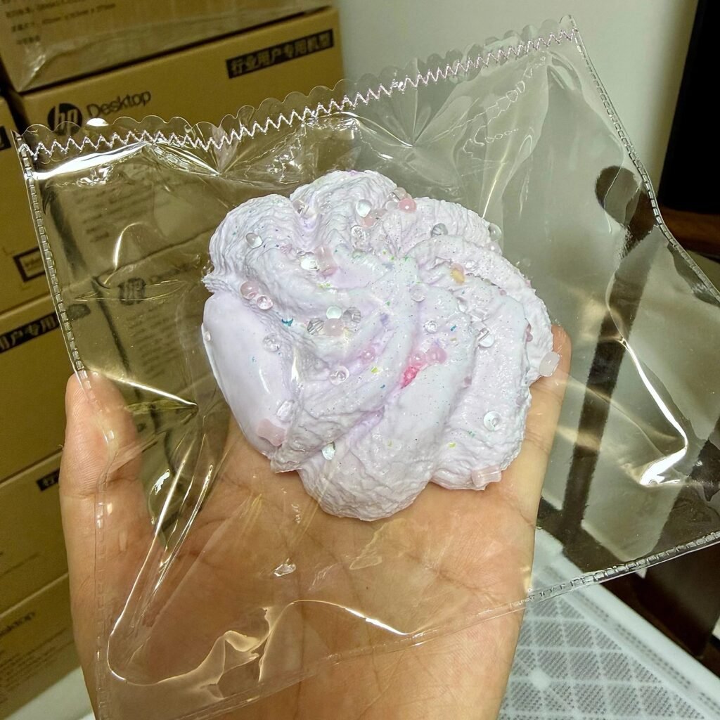 559033 Yuyu Squishy Purple Lava Cream Puff - Cosmetic Defect (Ultra-Soft Slushy Watery Texture Series) / 钰钰的捏 紫色爆浆泡芙（全瑕款）（变态软偏水烂泥感触感系列）