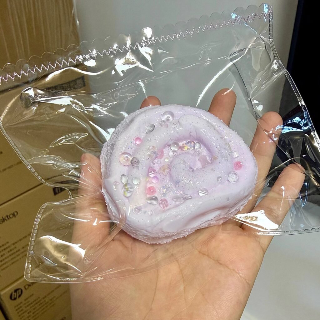 559034 Yuyu Squishy Purple Swiss Roll - Cosmetic Defect (Ultra-Soft Slushy Watery Texture Series) / 钰钰的捏 紫色瑞士卷（全瑕款）（变态软偏水烂泥感触感系列）