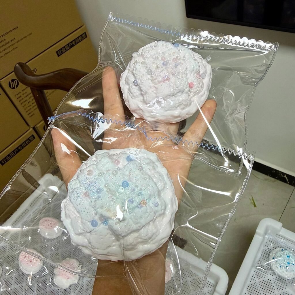 559045 Yuyu Squishy Pink Blue Pineapple Bun - Cosmetic Defect (Ultra-Soft Slushy Watery Texture Series) / 钰钰的捏 粉蓝色菠萝包（全瑕款）（变态软偏水烂泥感触感系列）