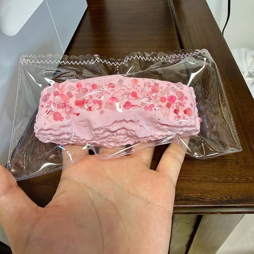 559067 Yuyu Squishy Strawberry Hokkaido Milk Bread - Cosmetic Defect (Ultra-Soft Slushy Watery Texture Series) / 钰钰的捏 草莓北海道奶排包(全瑕款)(变态软偏水烂泥感触感系列)