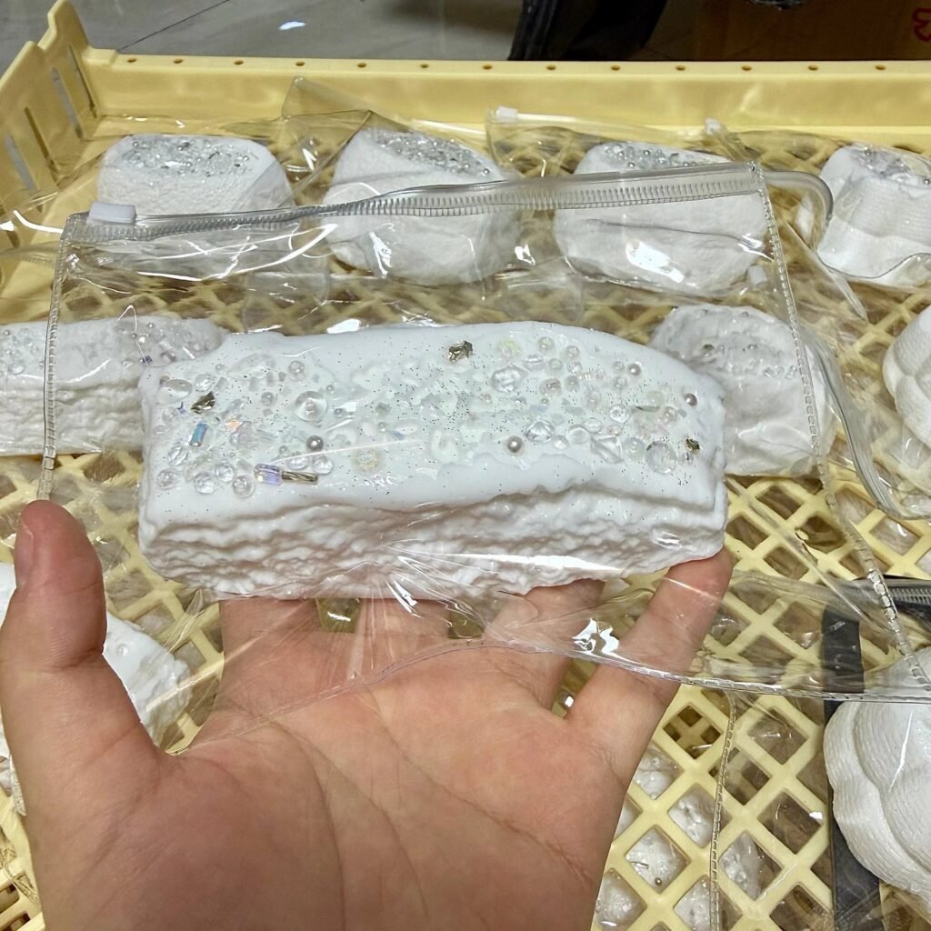 559112 Yuyu Squishy Silver White Hokkaido Milk Bread - Cosmetic Defect (Ultra-Soft Slushy Watery Texture Series) / 钰钰的捏 银白色北海道奶排包（全瑕款）（变态软偏水烂泥感触感系列）