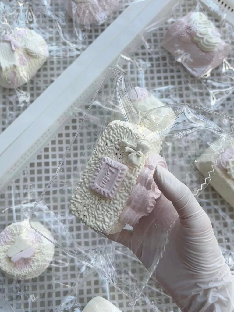 176018 YuzEss Cream Cake Long Rice Ball (Cream Clay Texture Series) / 小柚里物 奶油蛋糕长饭团（奶油泥触感系列）