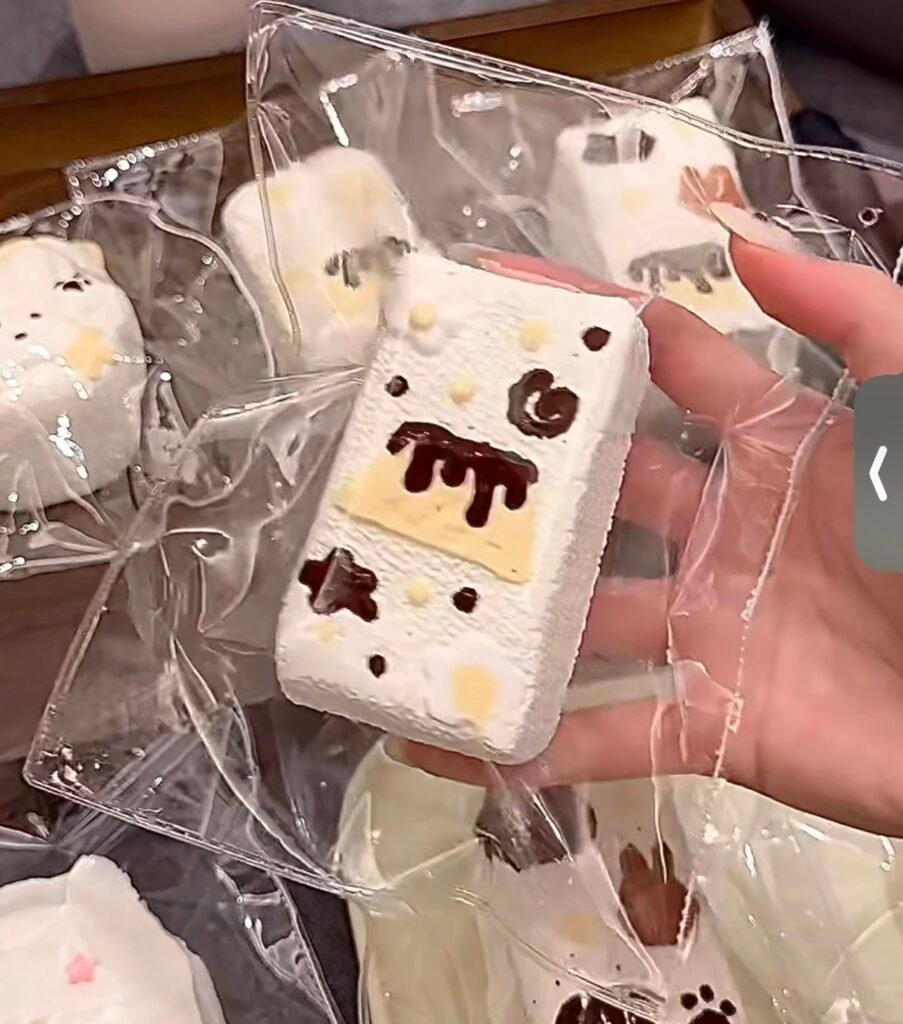448004 Zhidanfan Nie Egg Pudding Fuzzy Long Toast (Dry Glutinous Clay Texture Series) / 吱蛋饭nie. 鸡蛋布丁茸茸长吐司（干糯泥触感系列）