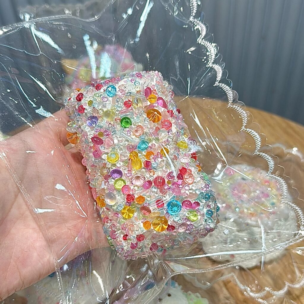 9016 ZHIZHI Pearlescent Rainbow Crystal Sachima (Sticky Clay Texture Series) / ZHIZHI 彩虹珠光 满钻沙琪玛(黏糊泥触感系列)