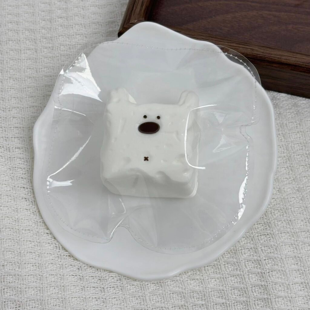 469002 0.1 Squishy White Puppy Pouch (Oven-Baked Cream Paste Clay Texture Series) / 0.1捏捏 白色小狗袋(微缩烤箱版乳膏泥触感系列)
