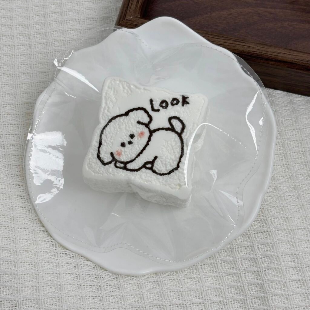 469004 0.1 Squishy Look Puppy Toast (Oven-Baked Cream Paste Clay Texture Series) / 0.1捏捏 look小狗吐司(微缩烤箱版乳膏泥触感系列)