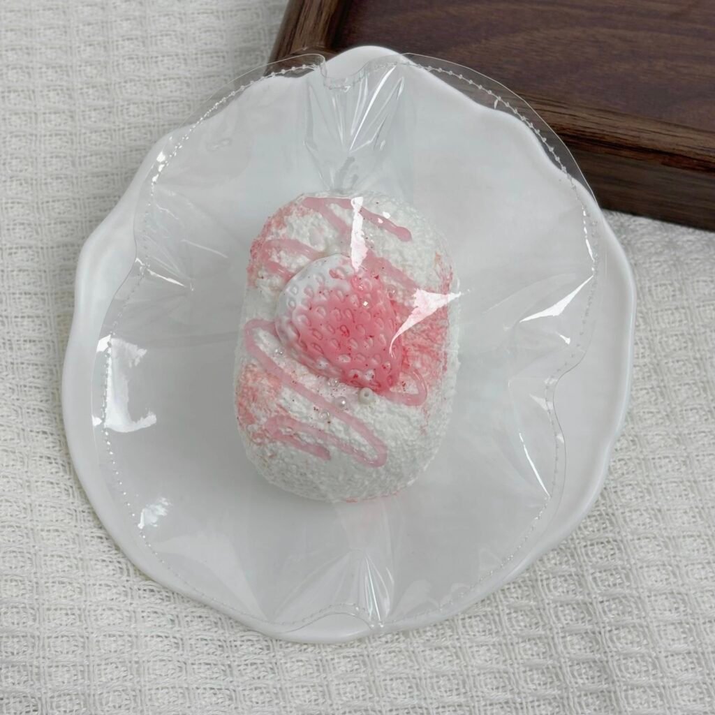 469010 0.1 Squishy Strawberry Senbei (Oven-Baked Cream Paste Clay Texture Series) / 0.1捏捏 草莓仙贝(微缩烤箱版乳膏泥触感系列)