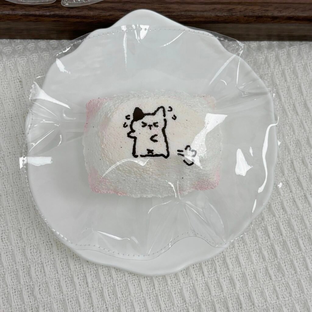 469021 0.1 Squishy Pupu Cat Pillow (Cream Clay Texture Series) / 0.1捏捏 噗噗猫枕头（奶油泥触感系列）