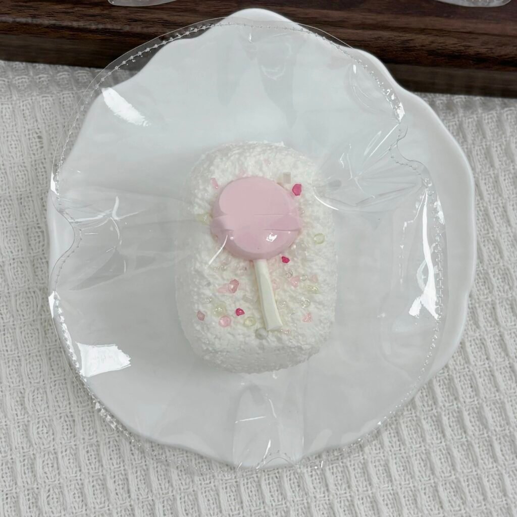 469022 0.1 Squishy Lollipop Senbei (Cream Clay Texture Series) / 0.1捏捏 棒棒糖仙贝（奶油泥触感系列）